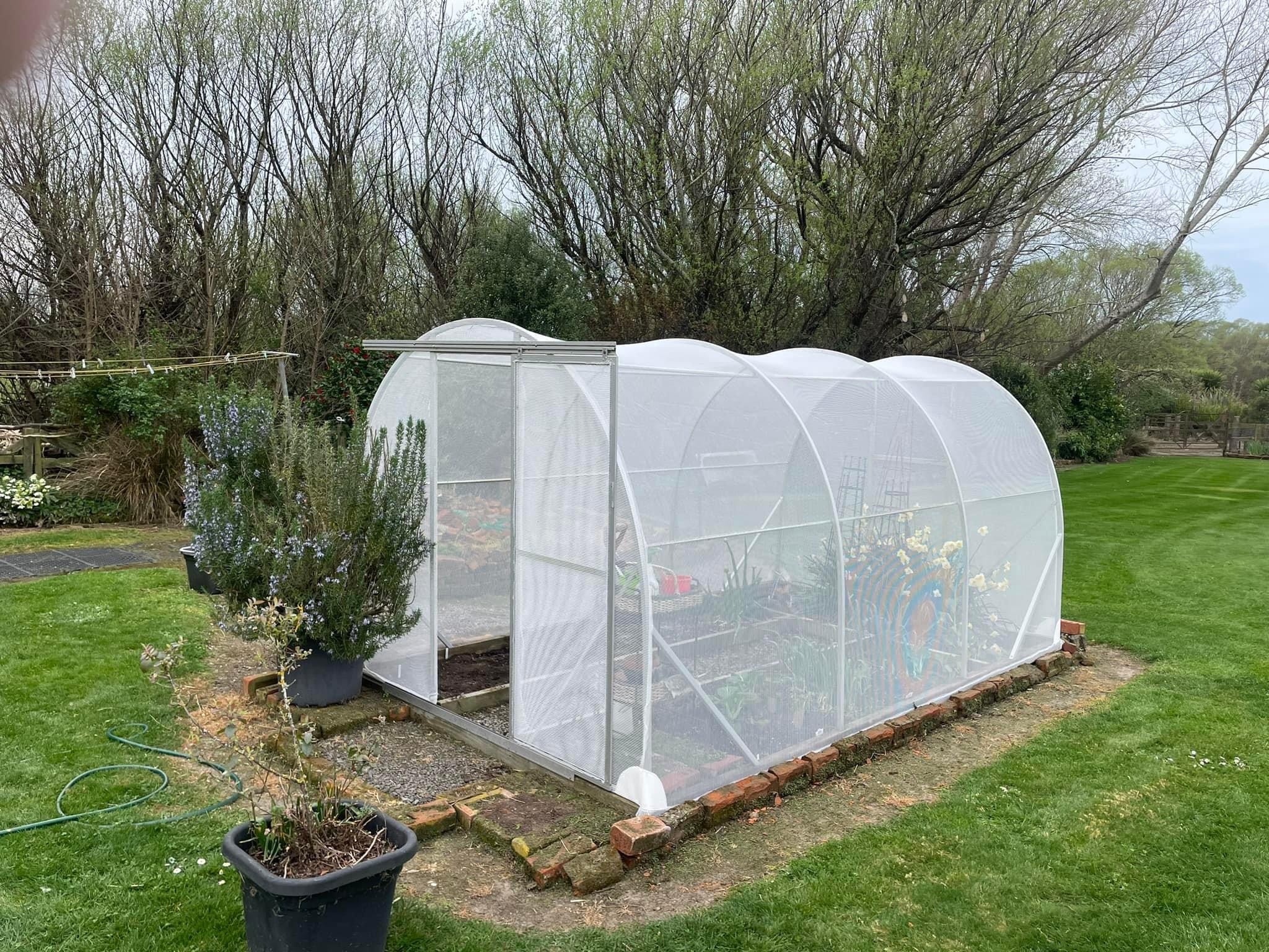 Polythene vs Polycarbonate Greenhouses: What’s Right for Your Garden?